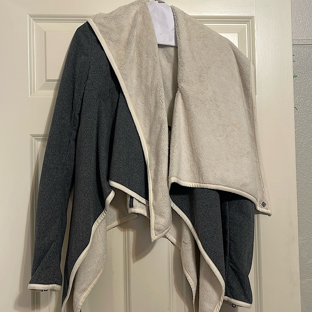 Lululemon fuzzy thin jacket size 4